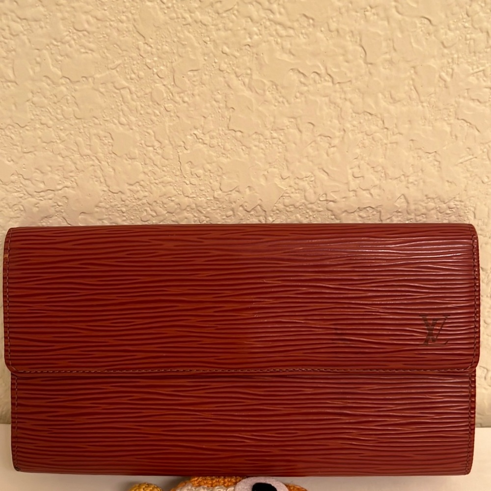 Preloved EPI wallet LV